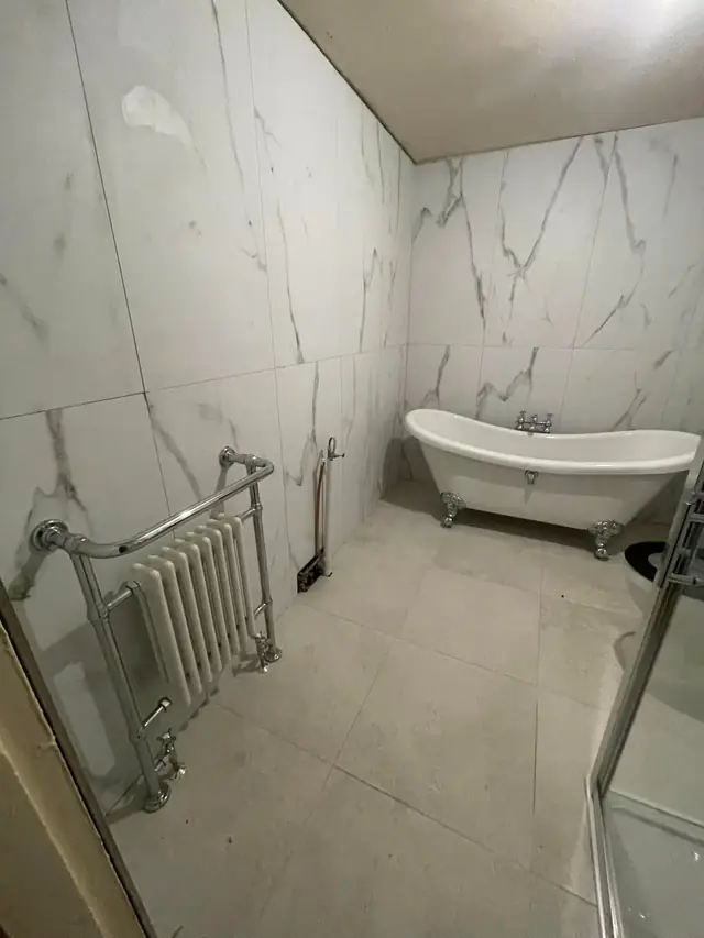 After: the traditional towel radiator and the roll-top bath.